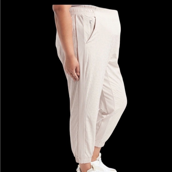 Women’s Athleta 22 Brooklyn Comfortable Joggers Pants Beige Ankle Stretch NWT - Picture 4 of 16
